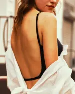 Top sa izrezanim leđima - crni - Slika 11