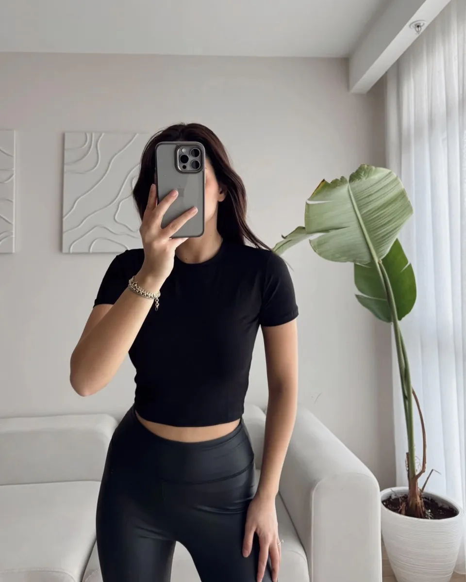 Majica Sofia - crna - Slika 4