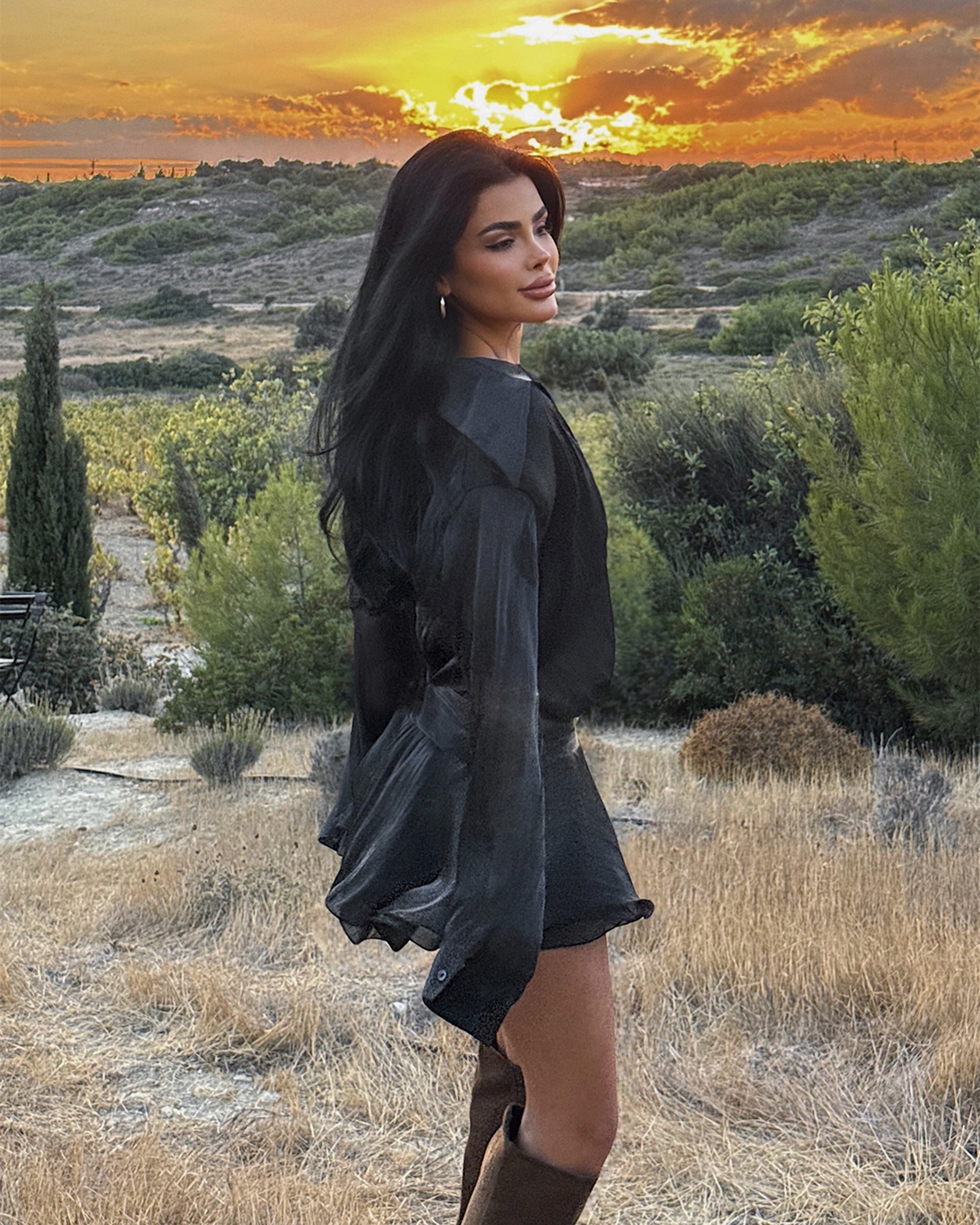 Mini haljina Nubyen - crna - Slika 4