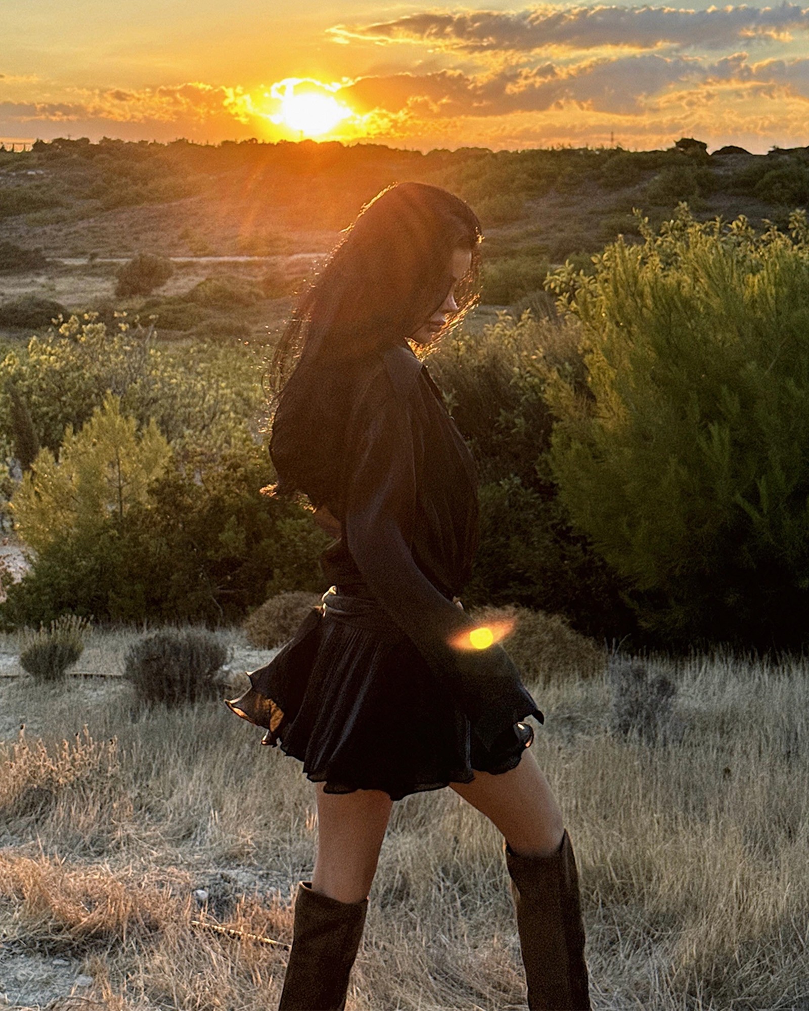 Mini haljina Nubyen - crna - Slika 3