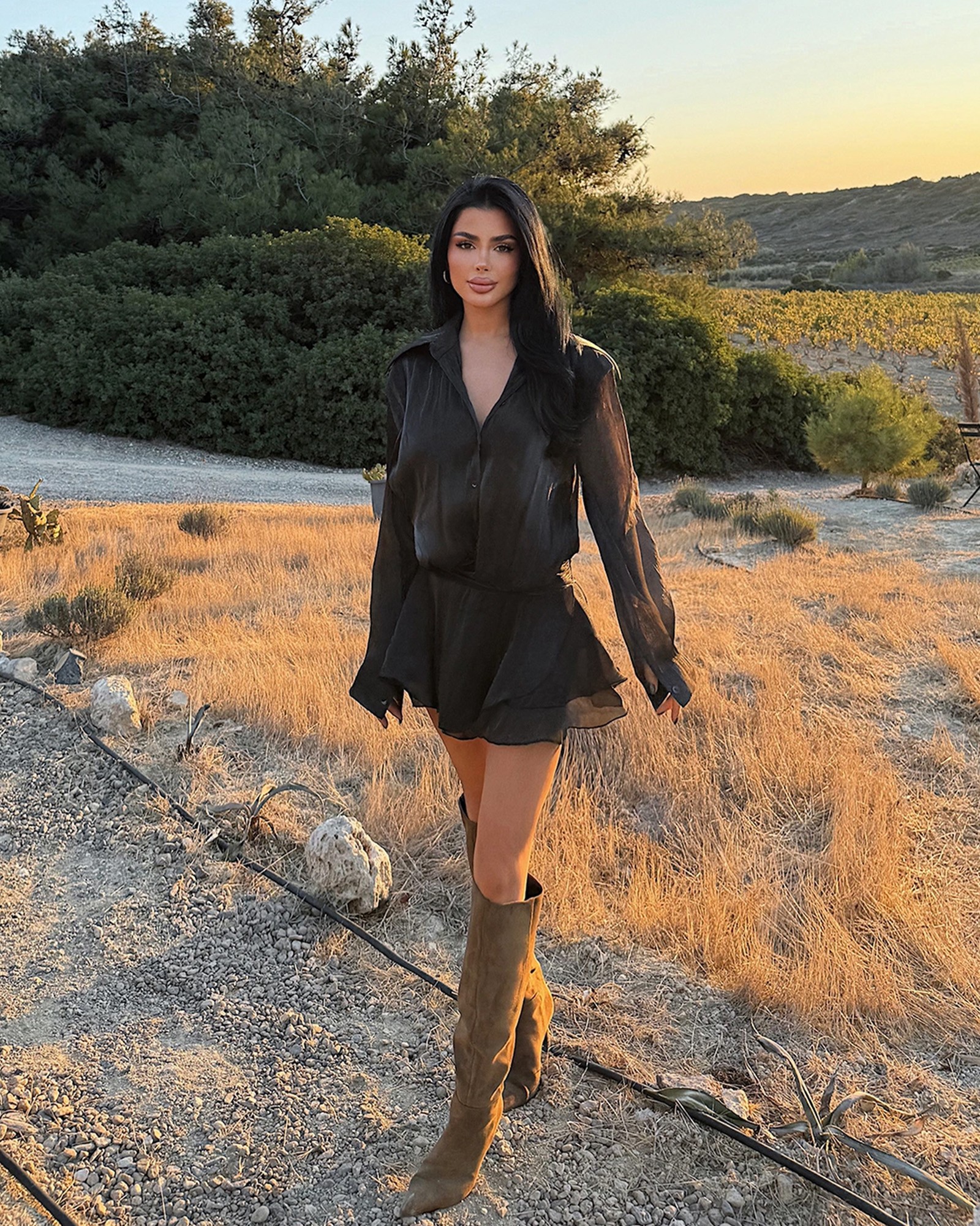 Mini haljina Nubyen - crna - Slika 5