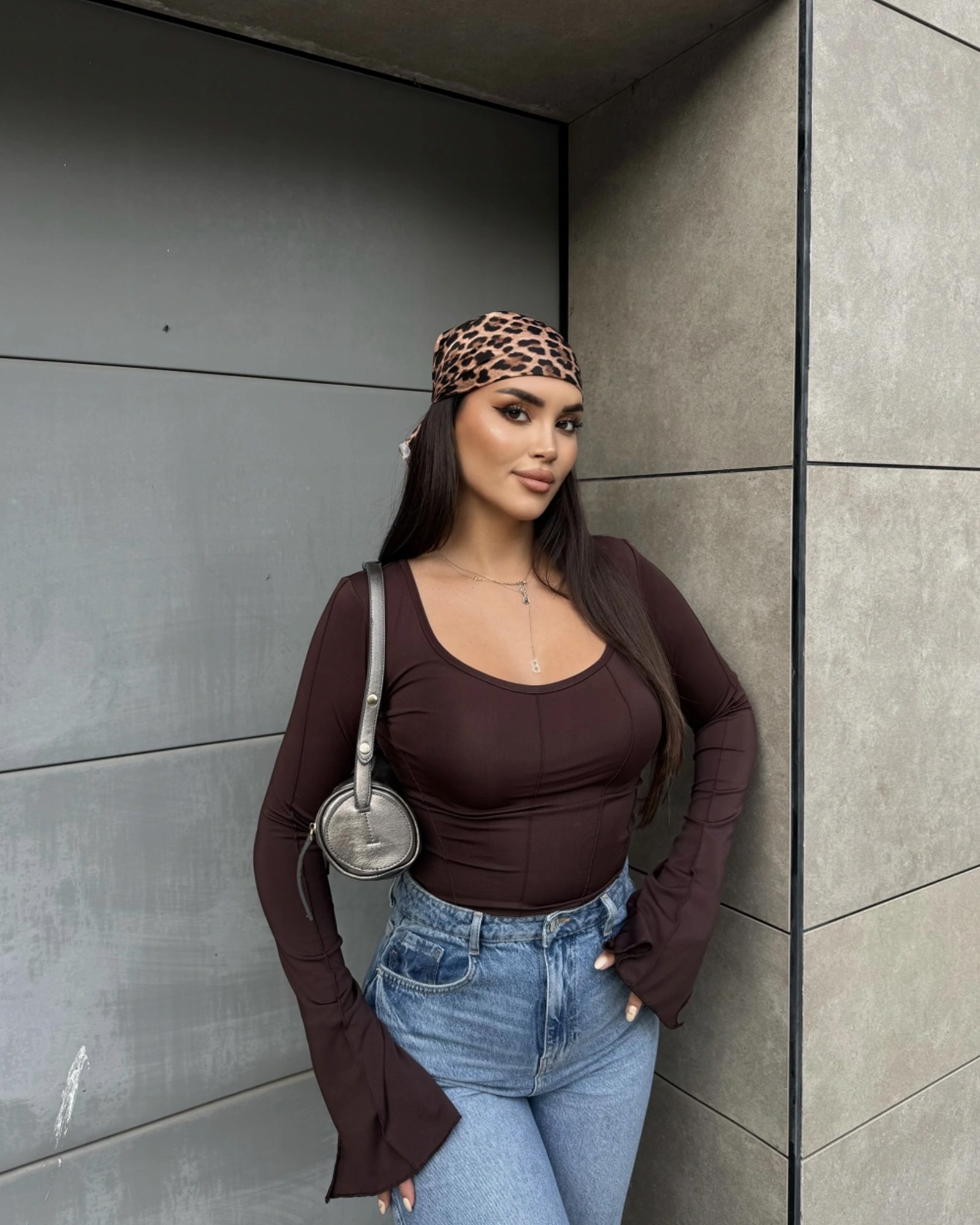 Crop majica Natasha - smeđa - Slika 4