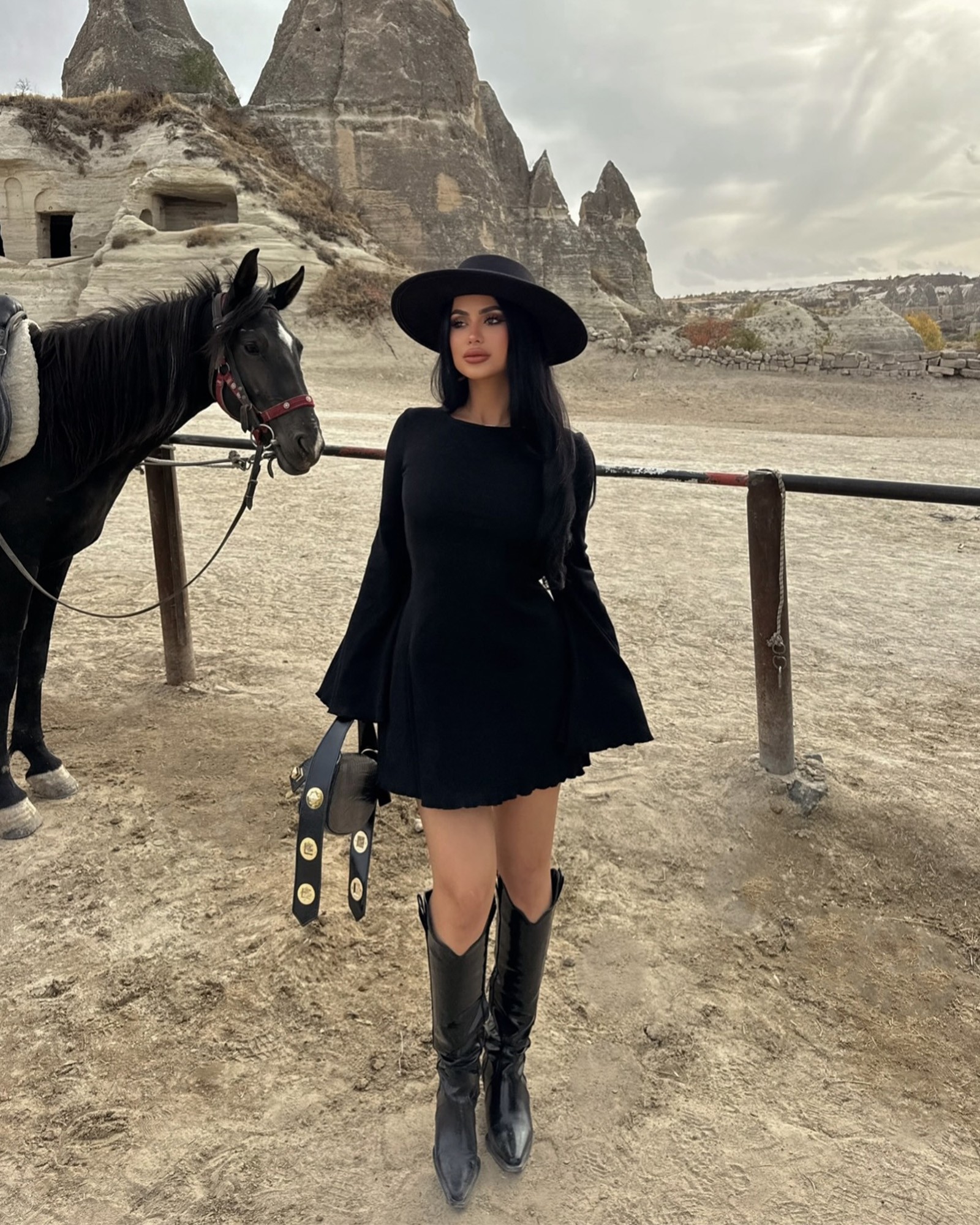 Mini haljina Dane - crna - Slika 2