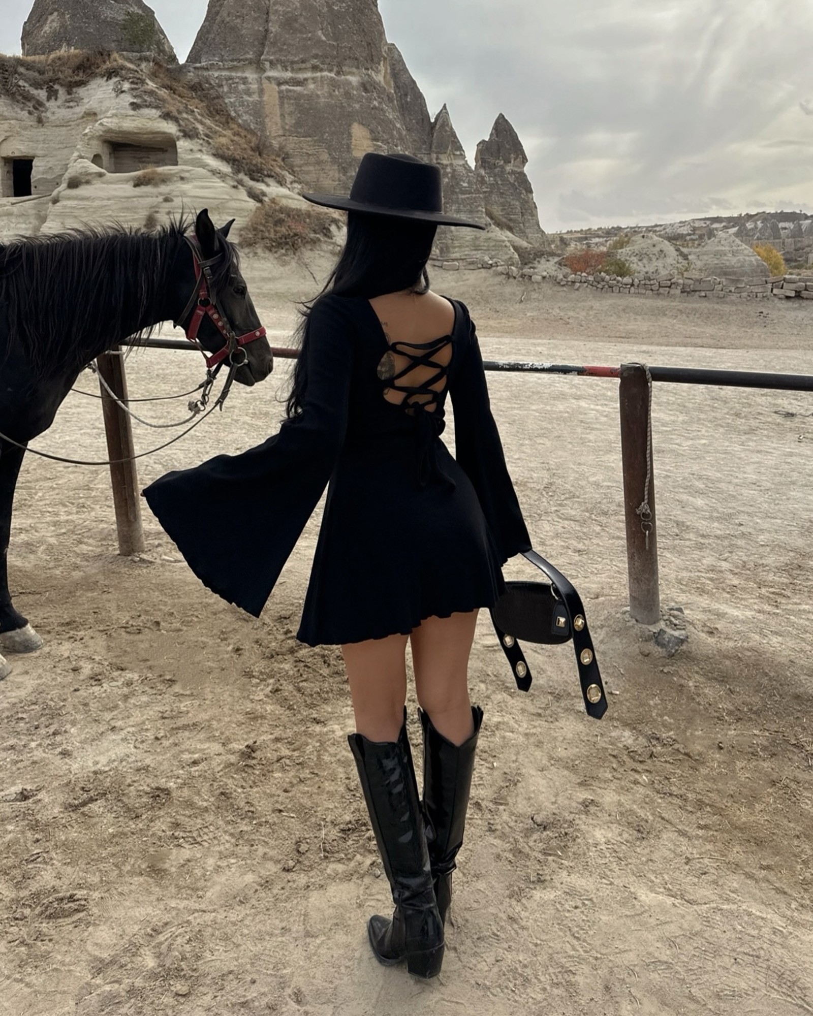 Mini haljina Dane - crna - Slika 5