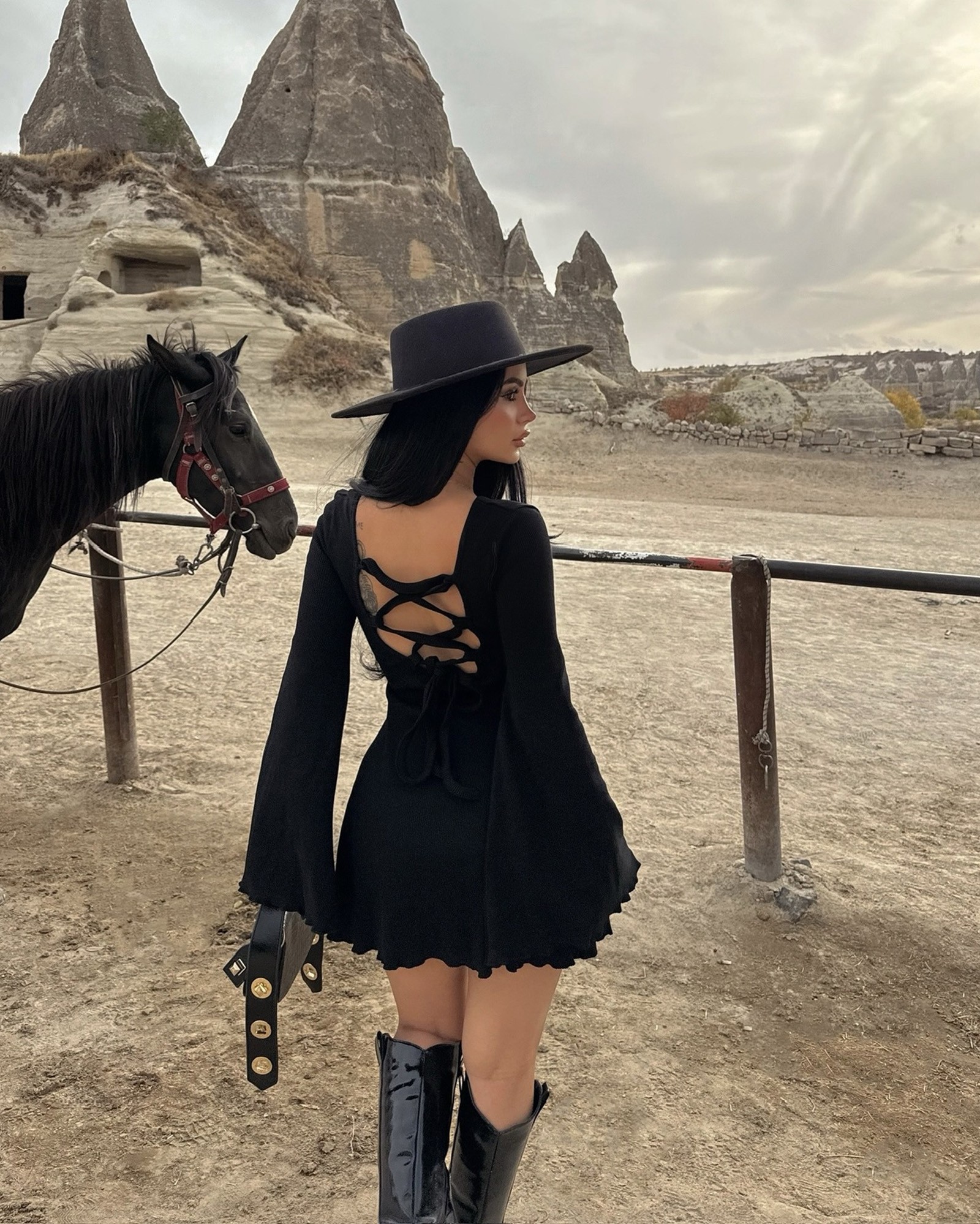 Mini haljina Dane - crna