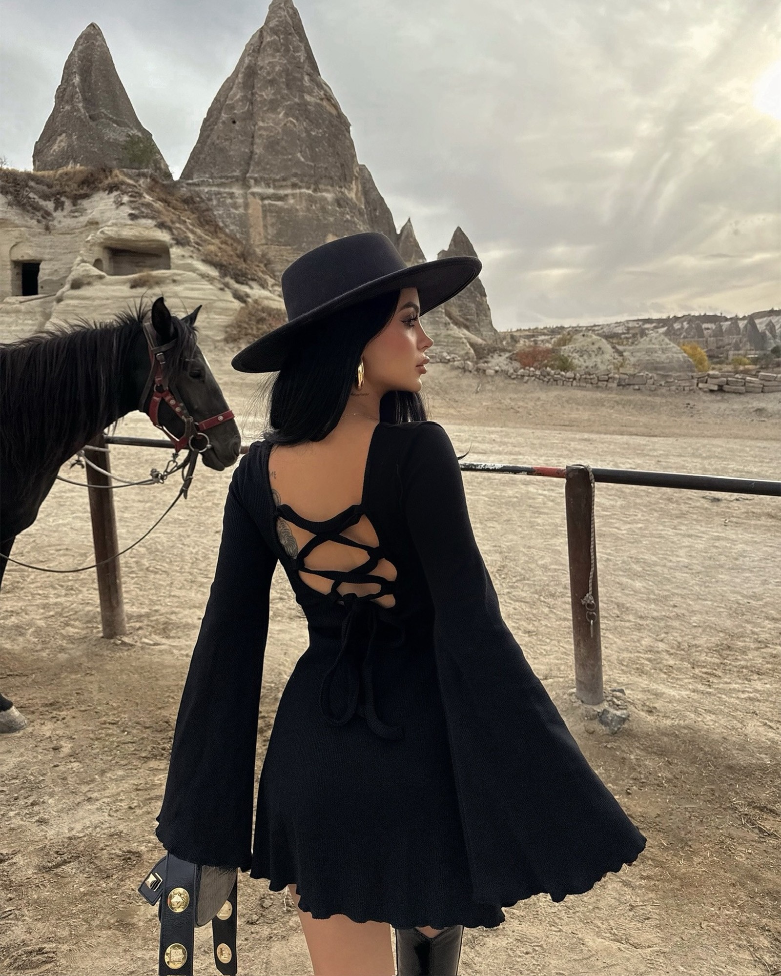 Mini haljina Dane - crna - Slika 4