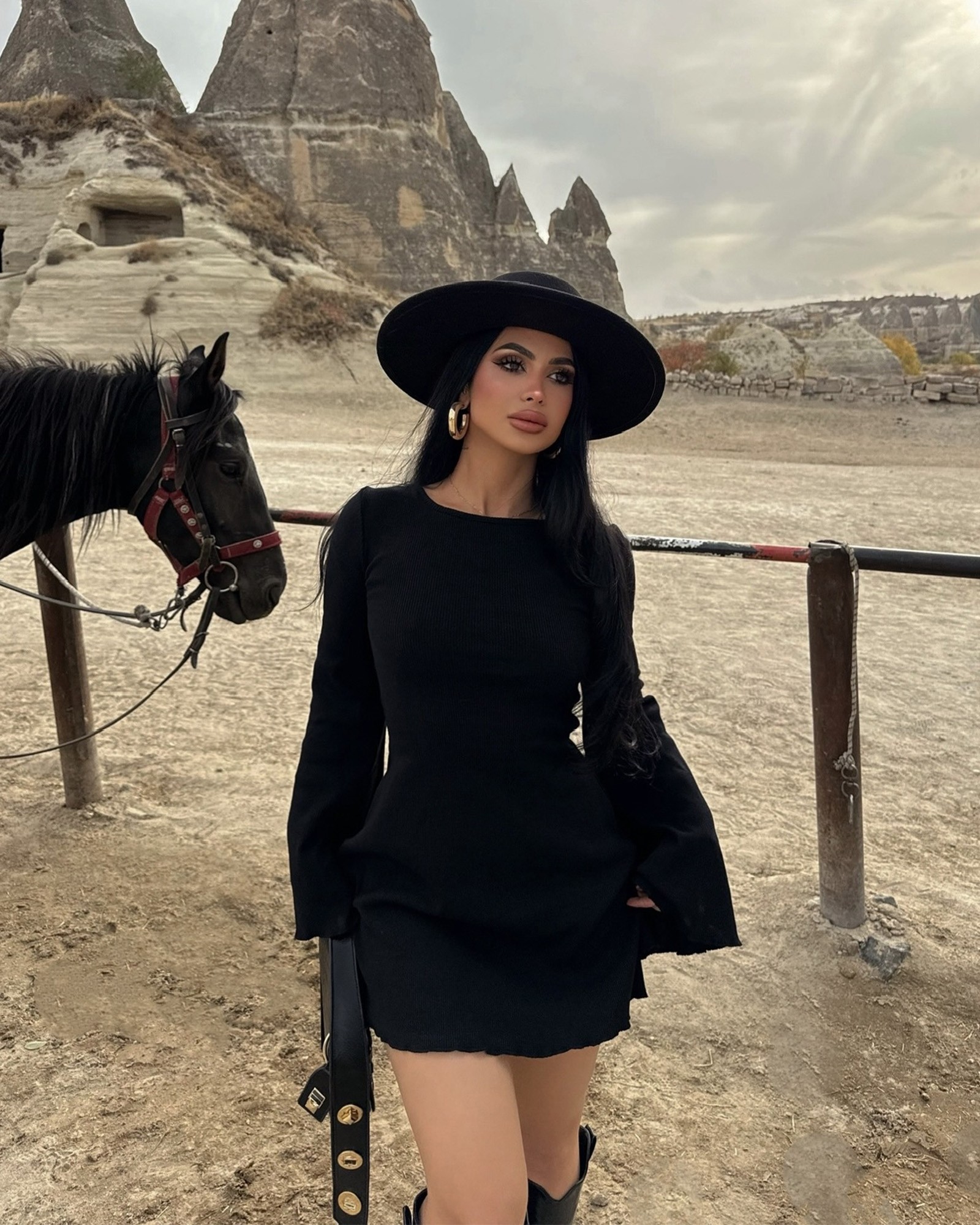 Mini haljina Dane - crna - Slika 3