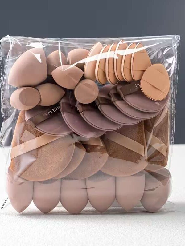 Set spužvica i puffova za šminkanje (35 komada) - bež