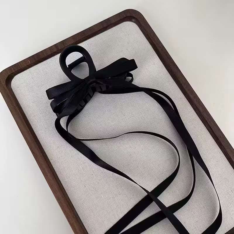 Šnala za kosu s trakama - crna 3 Šnala za kosu s trakama - crna - Slika 3