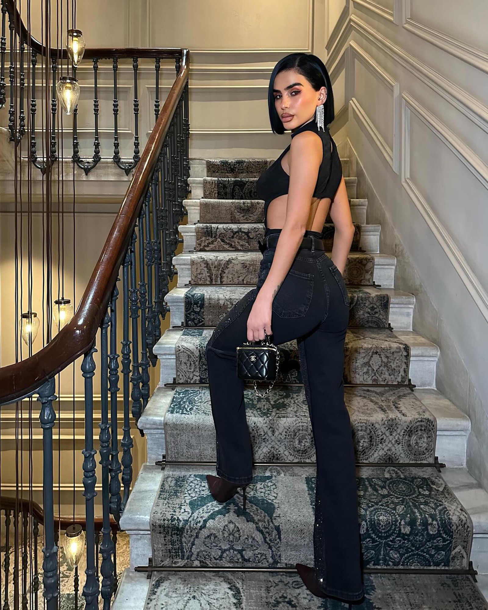 Farmerice sa cirkonima Mansi - crne 2 Farmerice sa cirkonima Mansi - crne - Slika 2